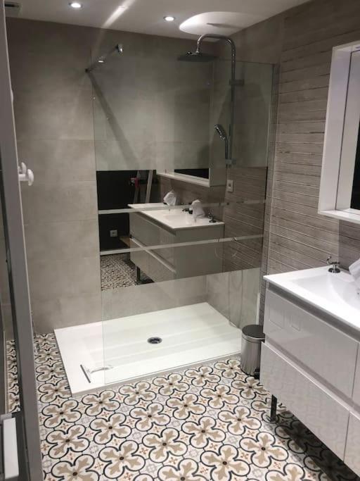 Une Maison Agreable Pour Se Detendre Saint-Quentin  Exterior photo